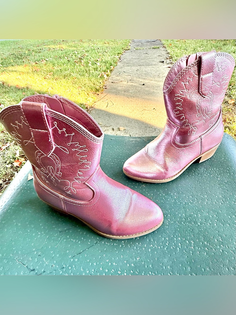 Madden Girl NYC Iridescent Pink Cowgirl Boots Girls sz 1